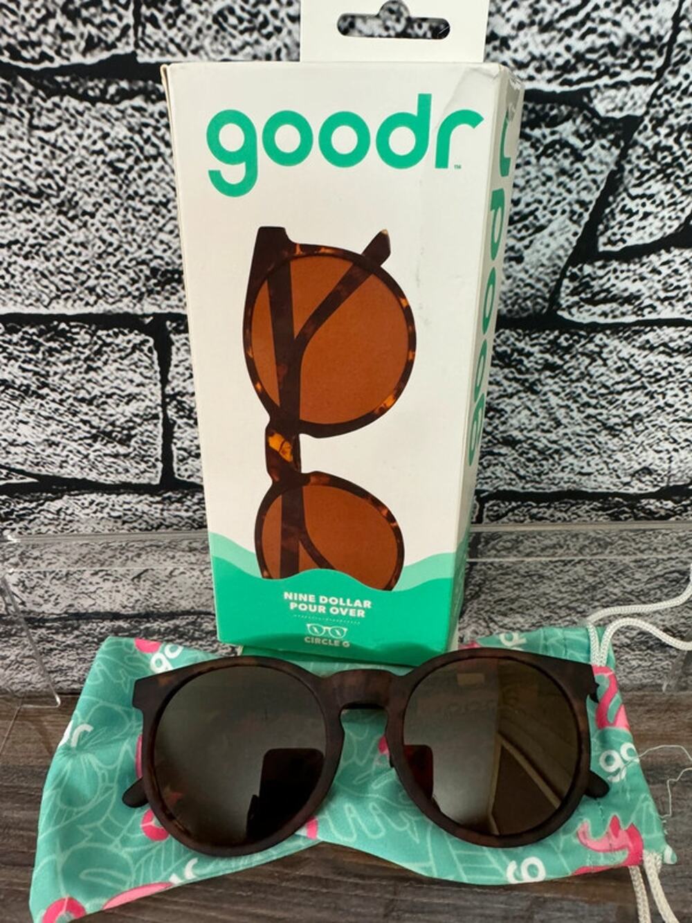 NWT Ladies Goodr Nine Dollar Pour Over Sunglasses